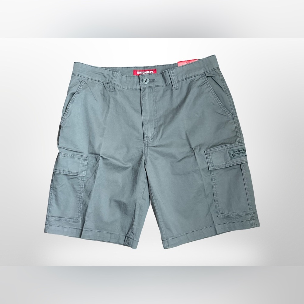 UNIONBAY Gray Cargo Shorts with Relaxed
Fit Size 34